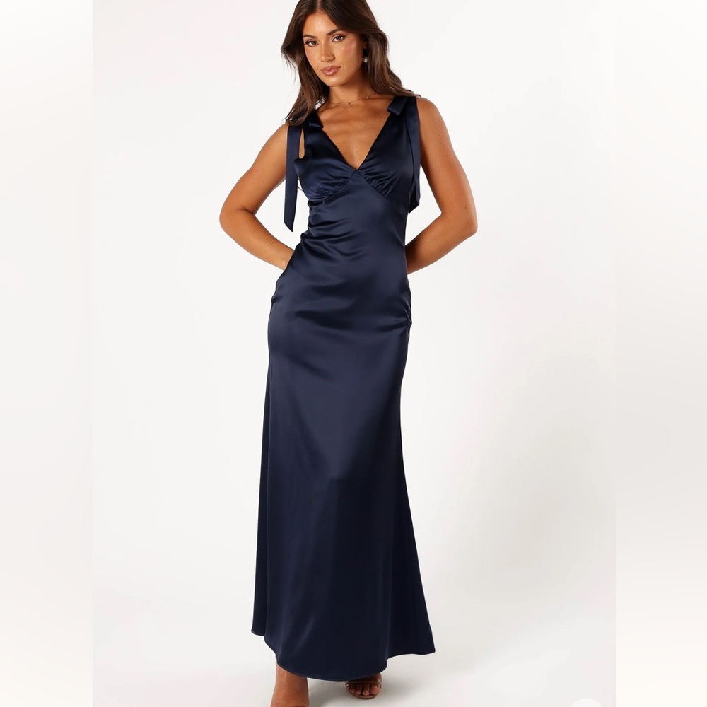 NWOT Petal & Pup Xavier Bow Shoulder Maxi Dress Size Medium Occasion Plunge Neck